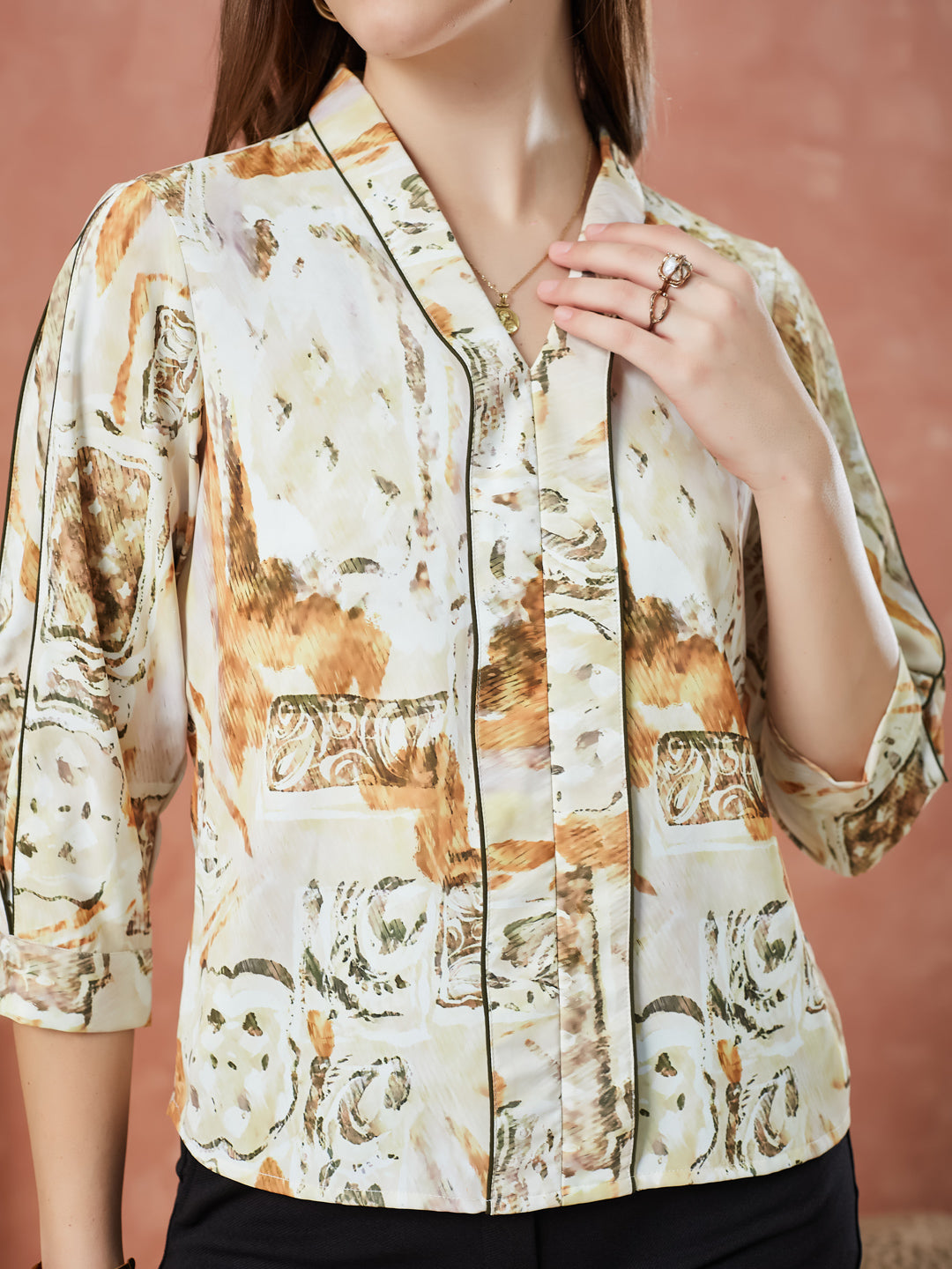 Latin Quarters Women's Ivory 3/4Th Sleeves Printed V-Neck Casual Top