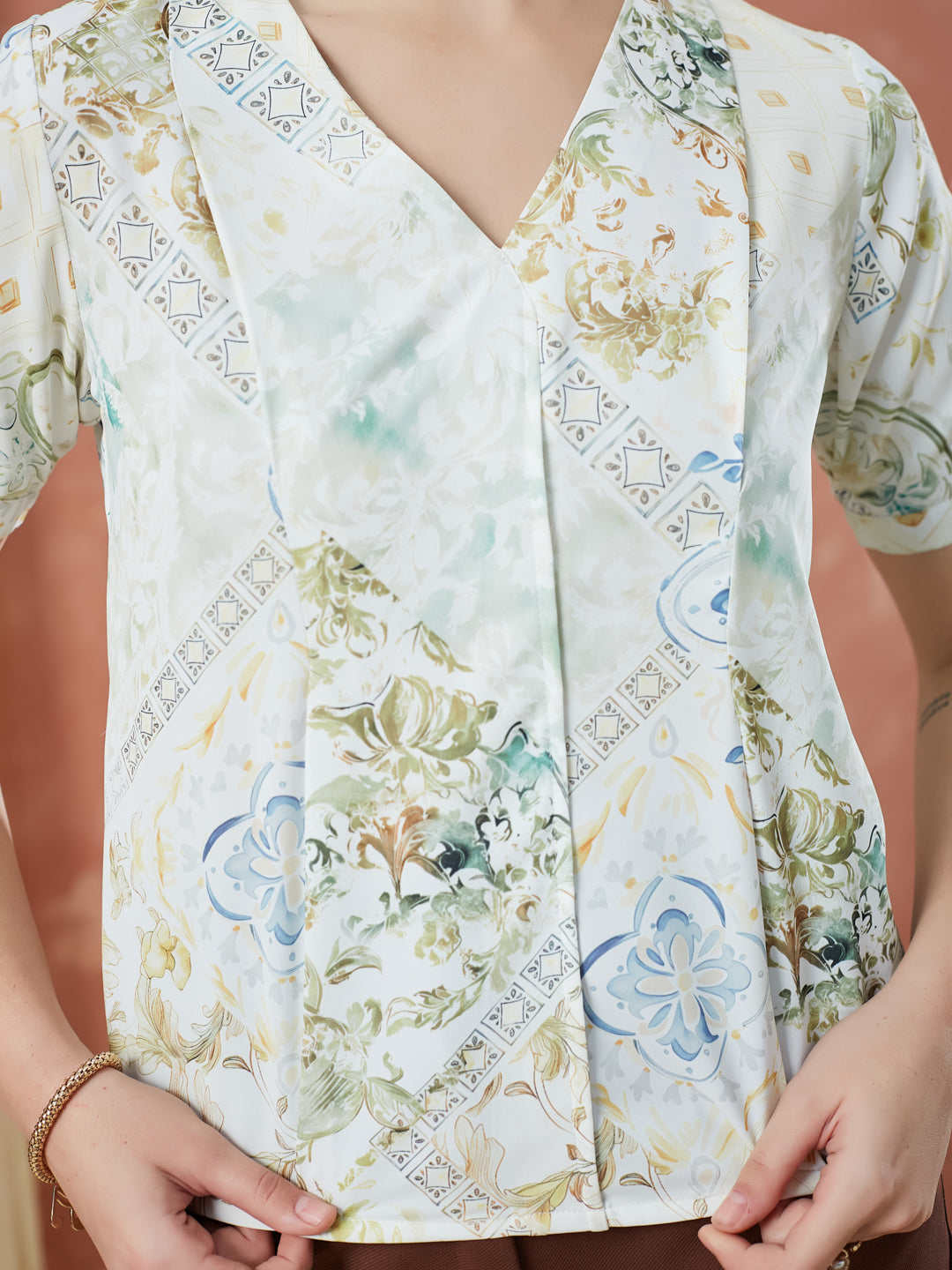 Latin Quarters Women's Ivory Half Sleeves Printed V-Neck Casual Top