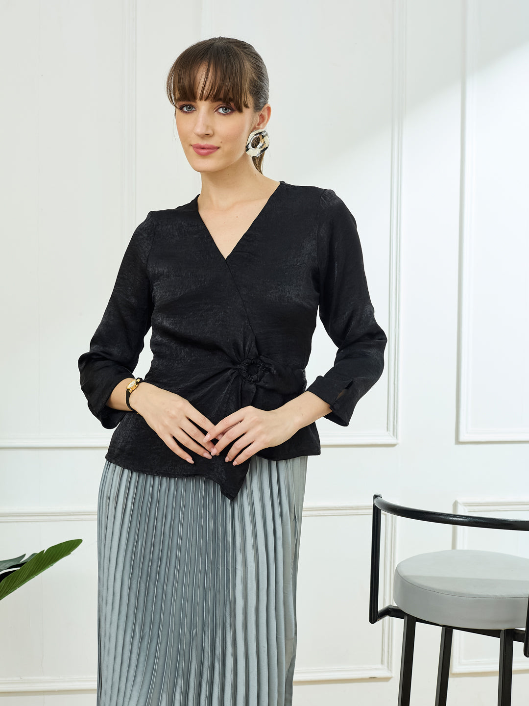 Latin Quarters Women's Black 3/4th Sleeves V-Neck Casual Solid Top