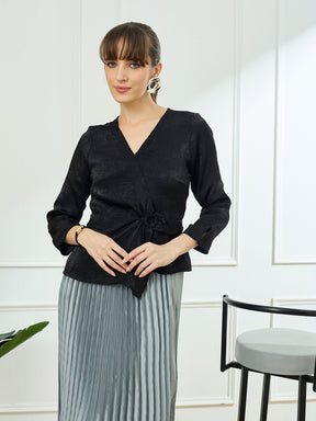 Latin Quarters Women's Black 3/4th Sleeves V-Neck Casual Solid Top
