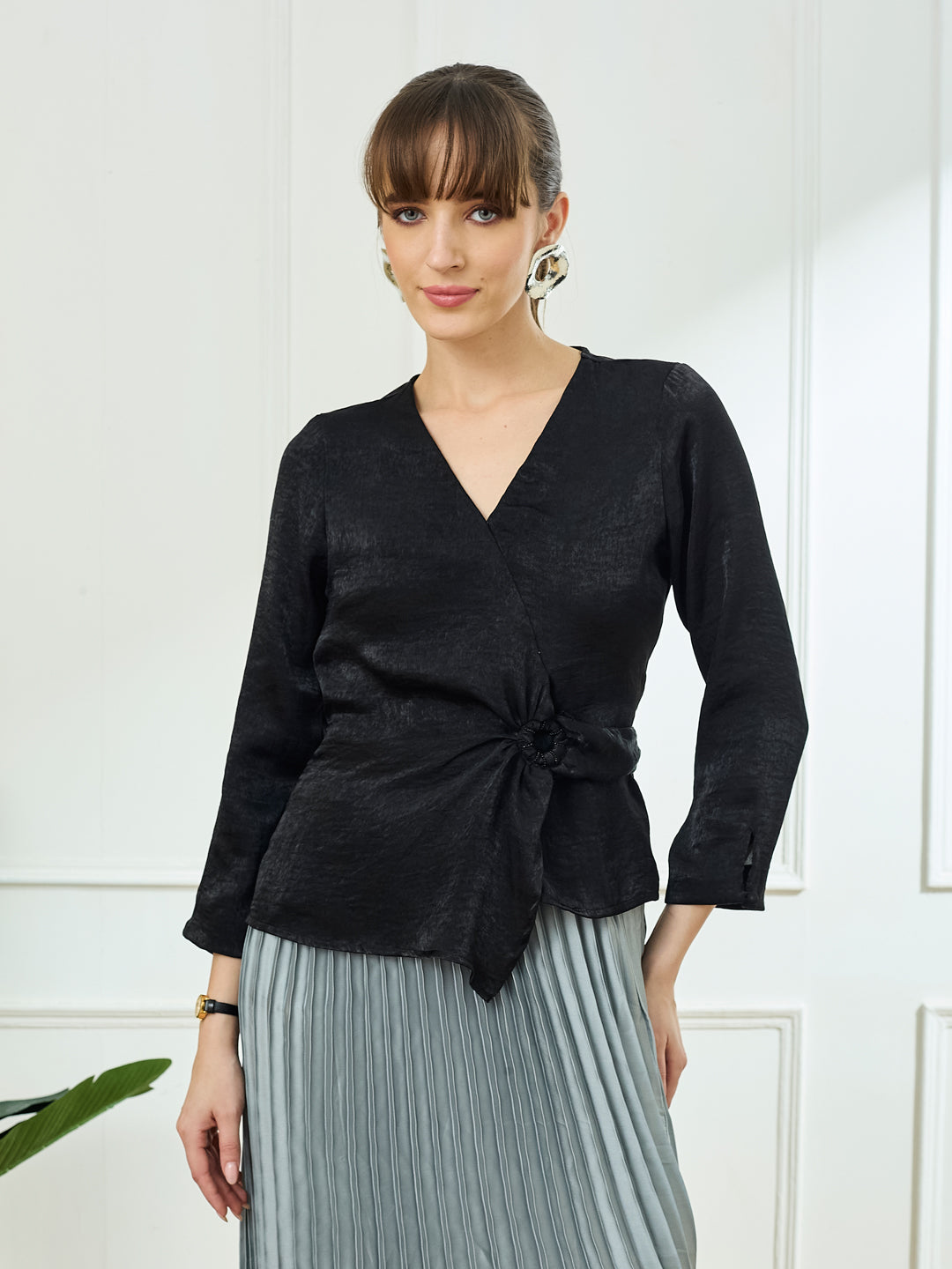 Latin Quarters Women's Black 3/4th Sleeves V-Neck Casual Solid Top