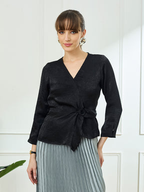 Latin Quarters Women's Black 3/4th Sleeves V-Neck Casual Solid Top