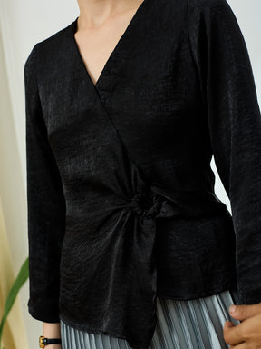 Latin Quarters Women's Black 3/4th Sleeves V-Neck Casual Solid Top