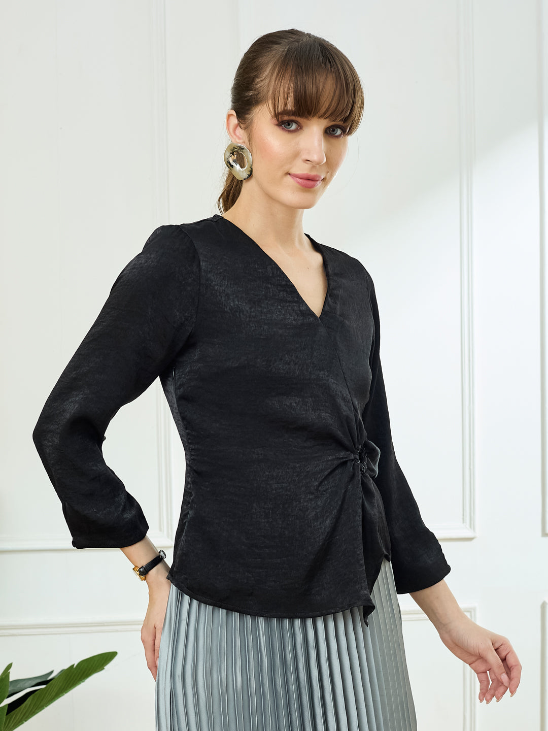 Latin Quarters Women's Black 3/4th Sleeves V-Neck Casual Solid Top