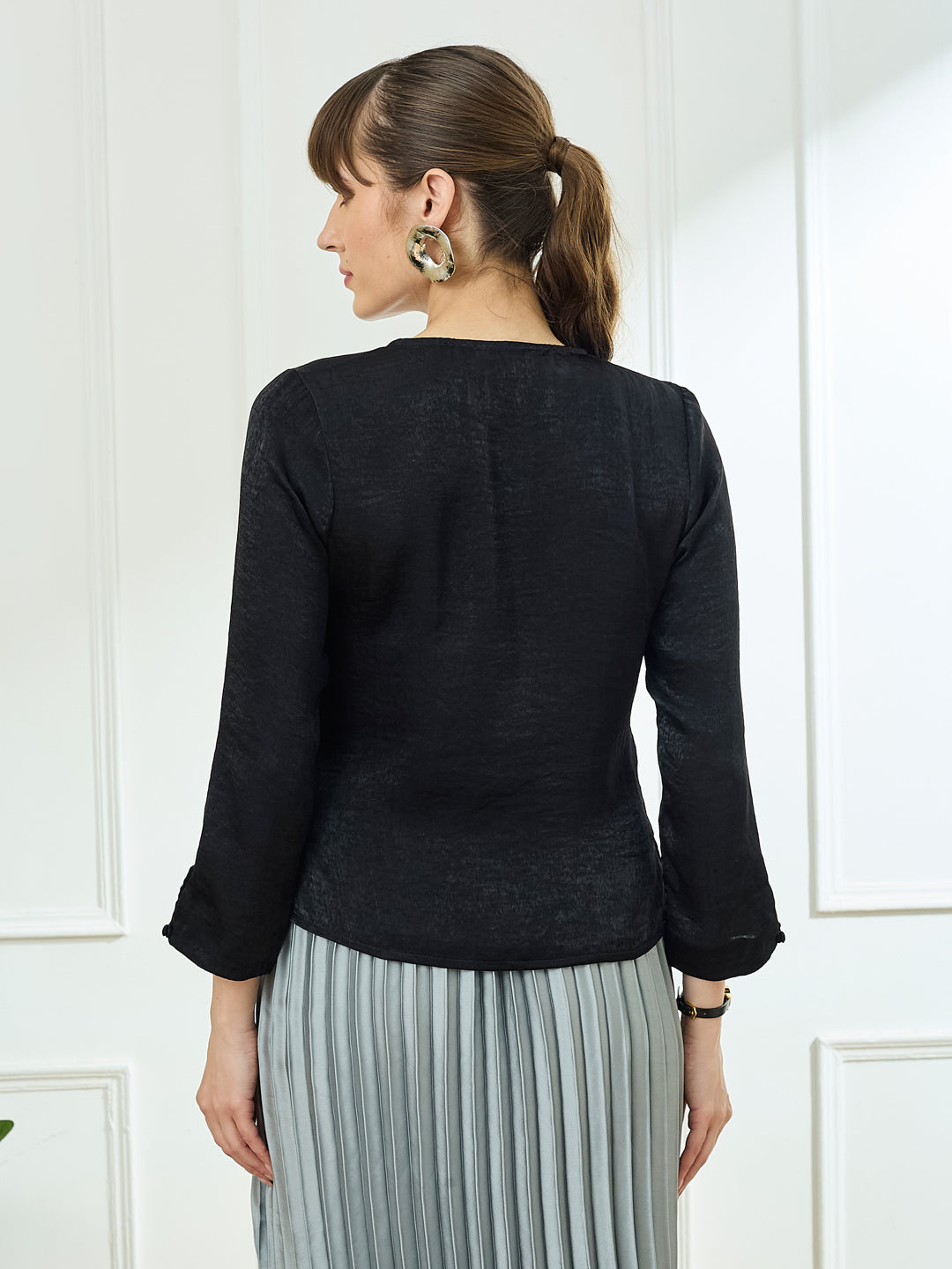 Latin Quarters Women's Black 3/4th Sleeves V-Neck Casual Solid Top