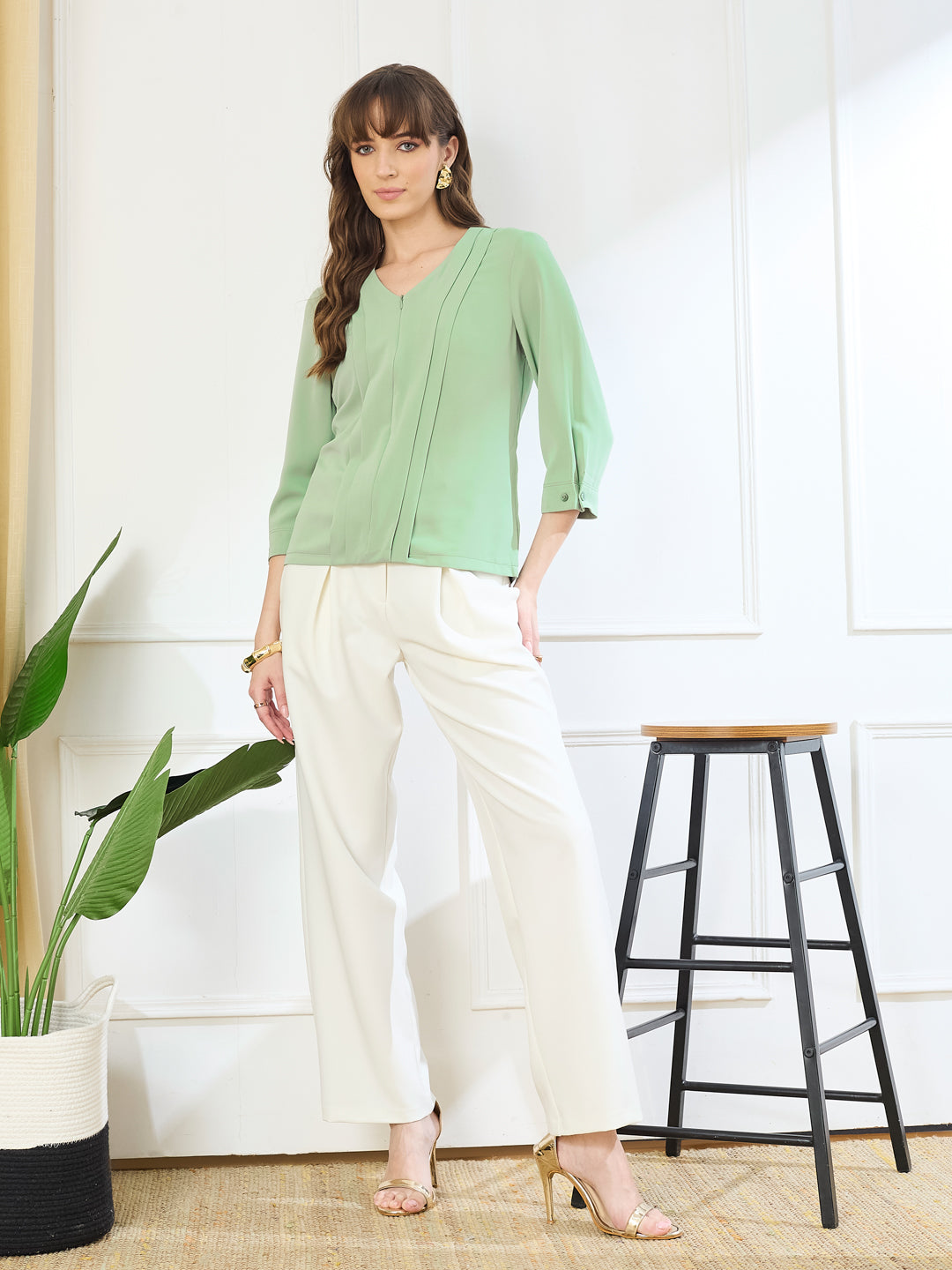 Latin Quarters Women's Green 3/4th Sleeves V-Neck Casual Solid Top