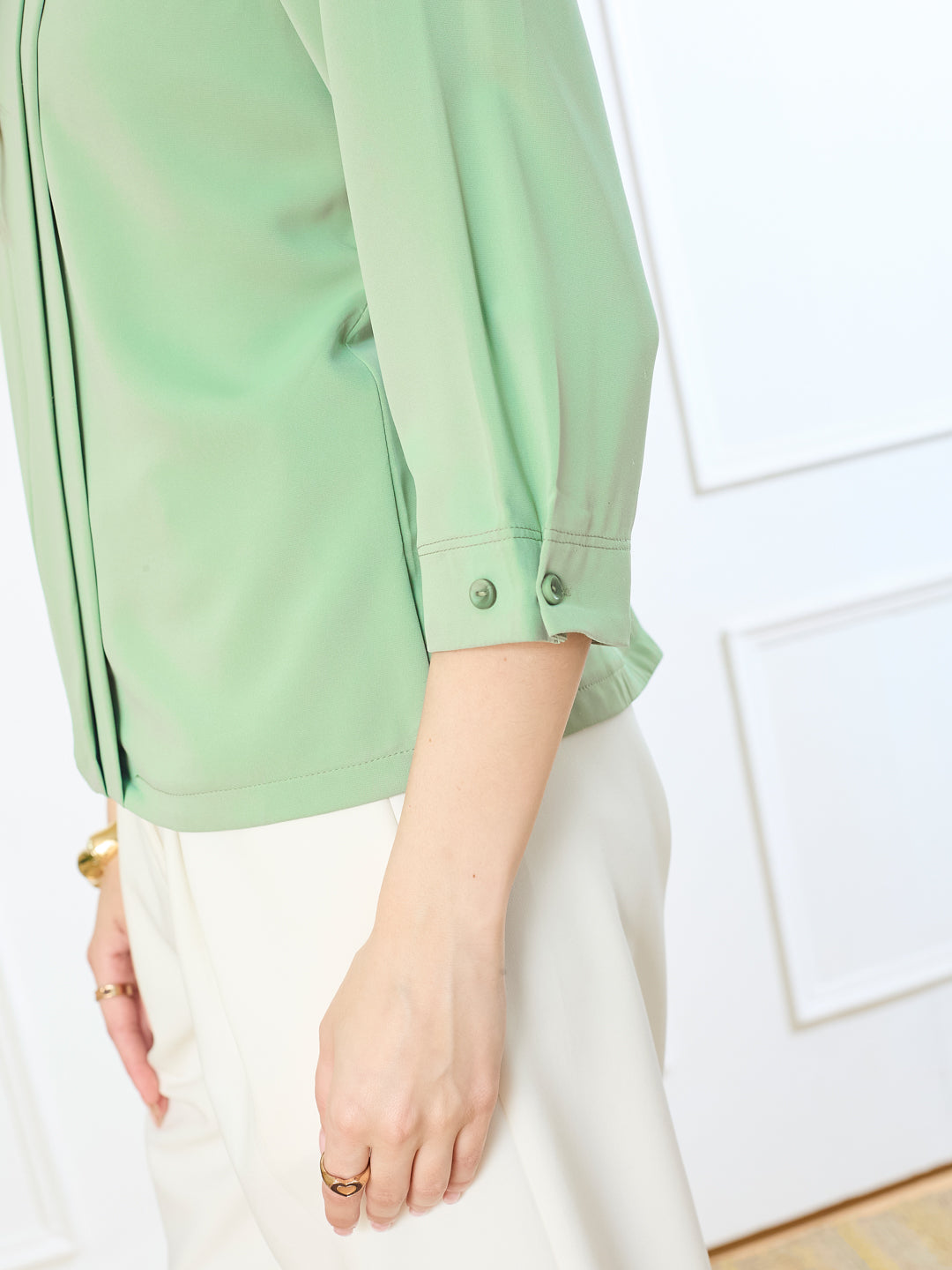 Latin Quarters Women's Green 3/4th Sleeves V-Neck Casual Solid Top