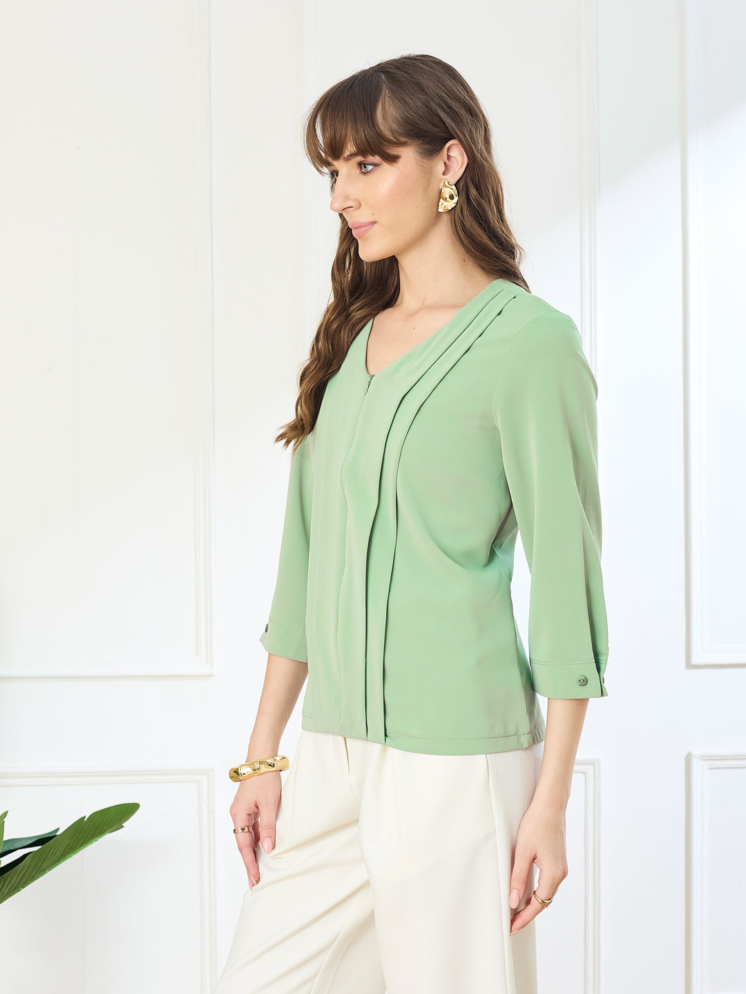 Latin Quarters Women's Green 3/4th Sleeves V-Neck Casual Solid Top