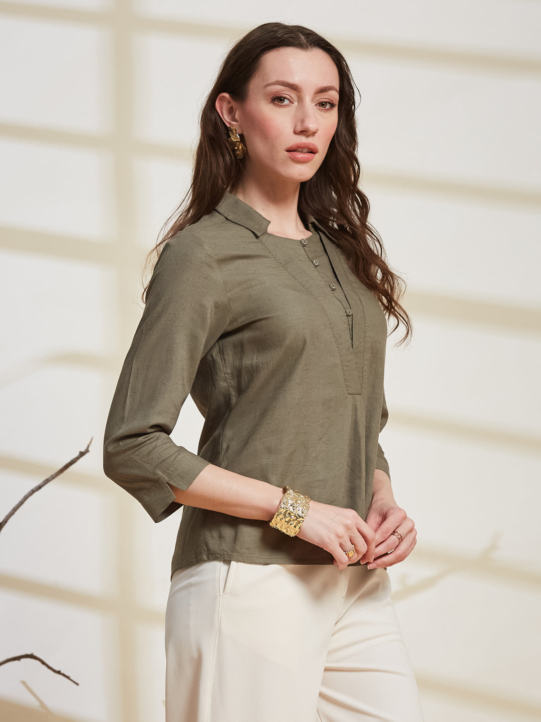 Latin Quarters Women's Olive Solid Collared 3/4Th Sleeve Casual Top