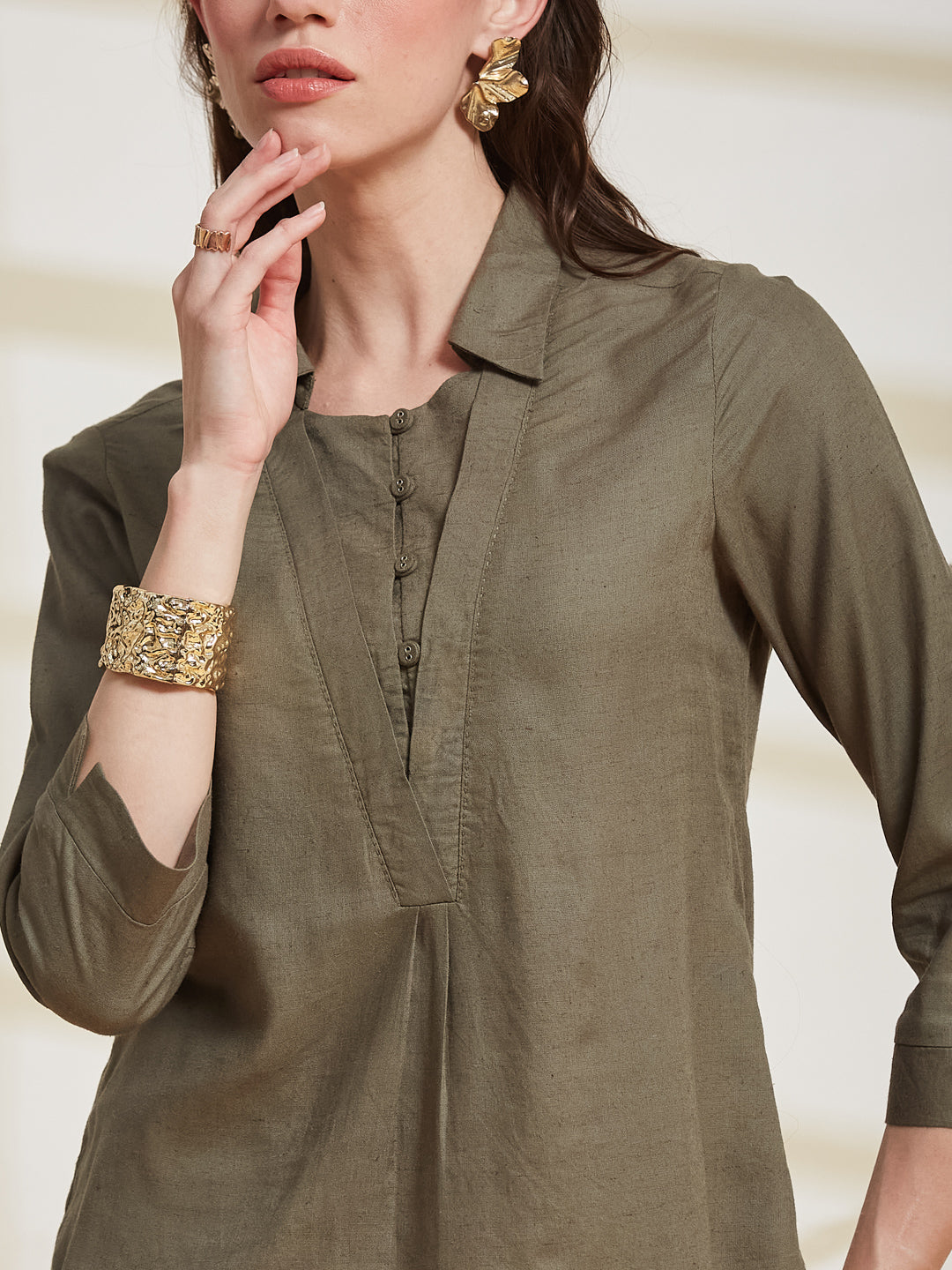 Latin Quarters Women's Olive Solid Collared 3/4Th Sleeve Casual Top