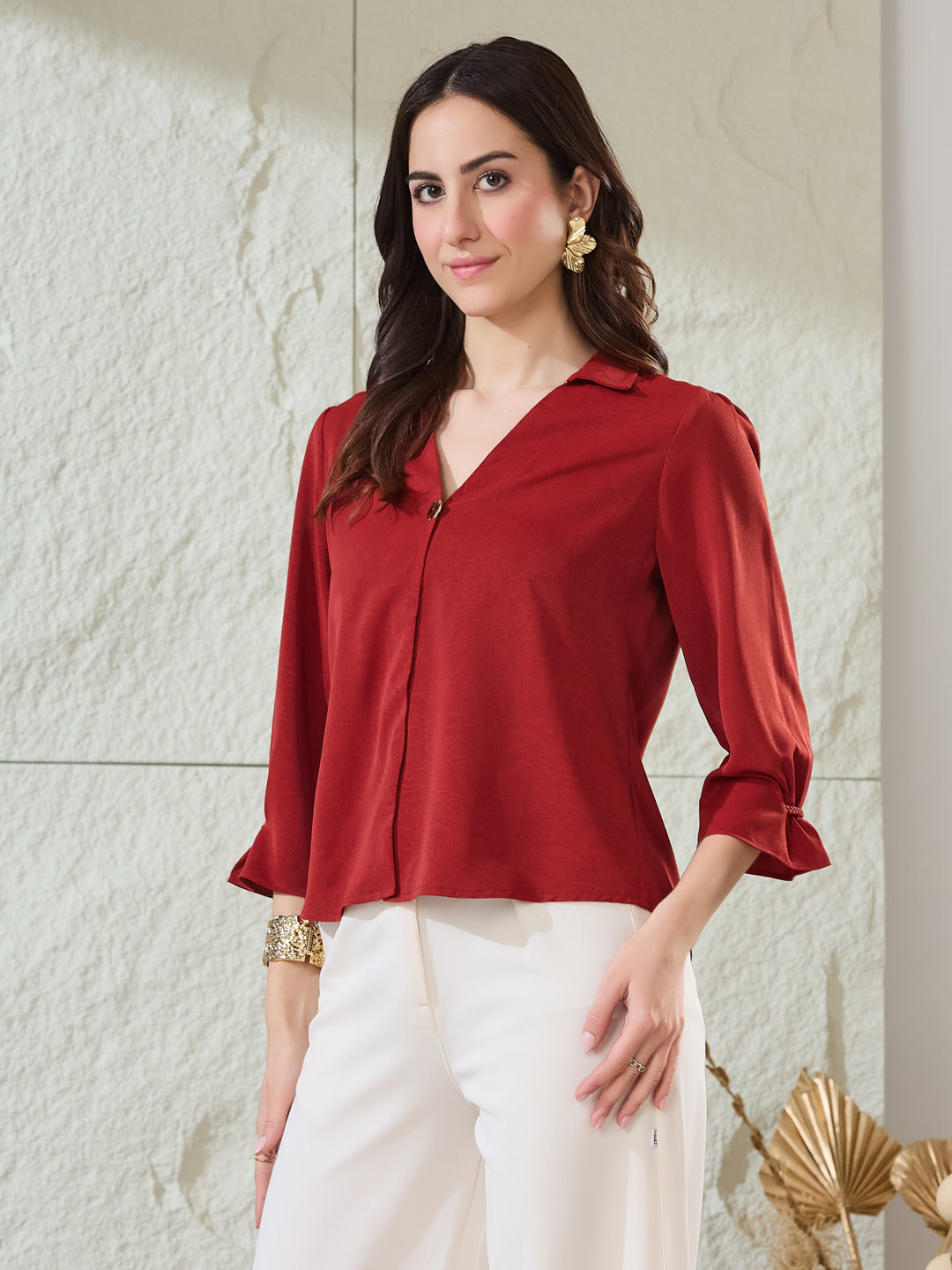 Latin Quarters Women'S Red Solid 3/4Th Sleeves Spread Collar Casual Top