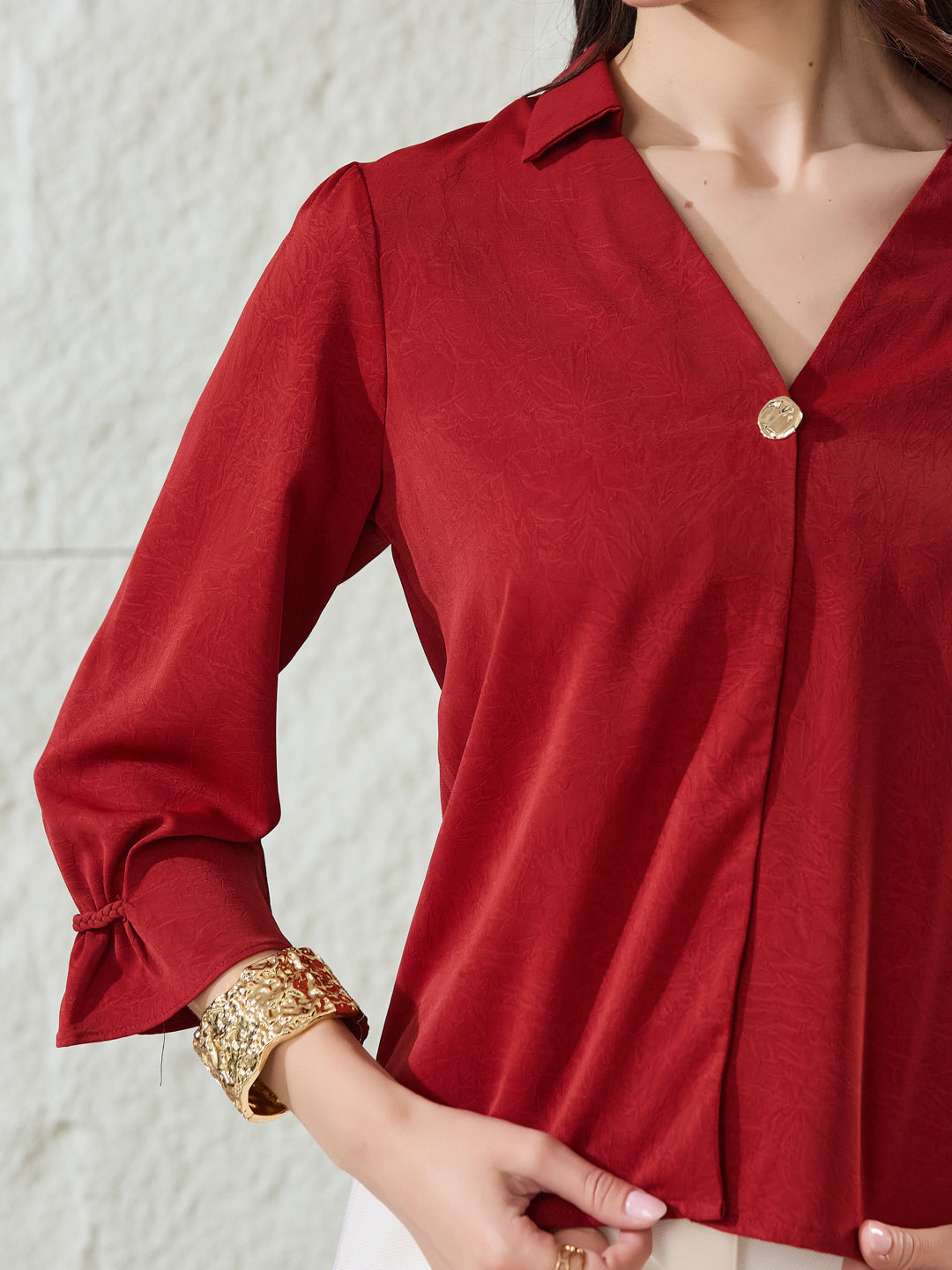 Latin Quarters Women'S Red Solid 3/4Th Sleeves Spread Collar Casual Top