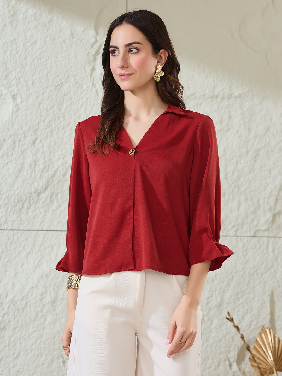 Latin Quarters Women'S Red Solid 3/4Th Sleeves Spread Collar Casual Top