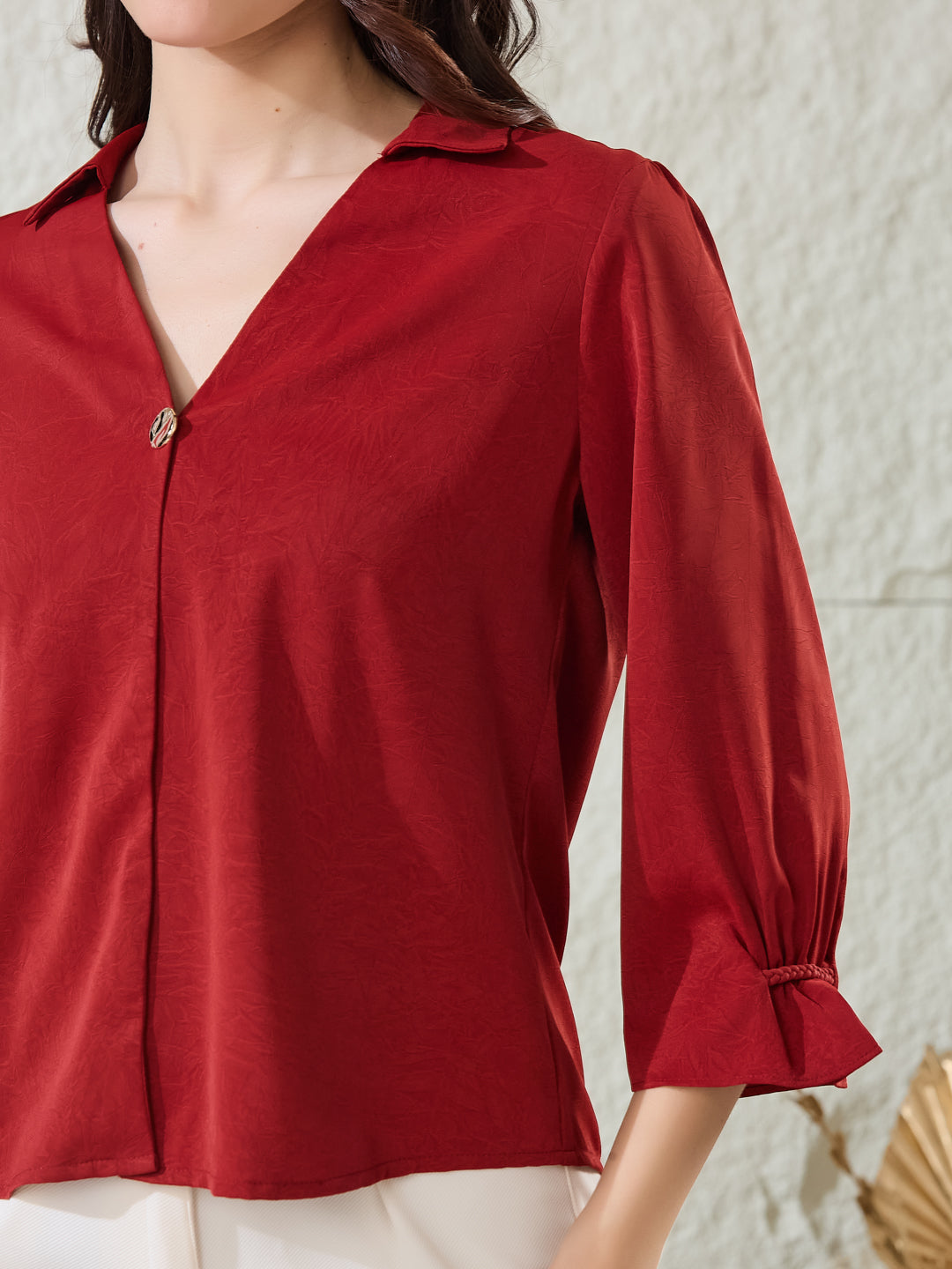 Latin Quarters Women'S Red Solid 3/4Th Sleeves Spread Collar Casual Top