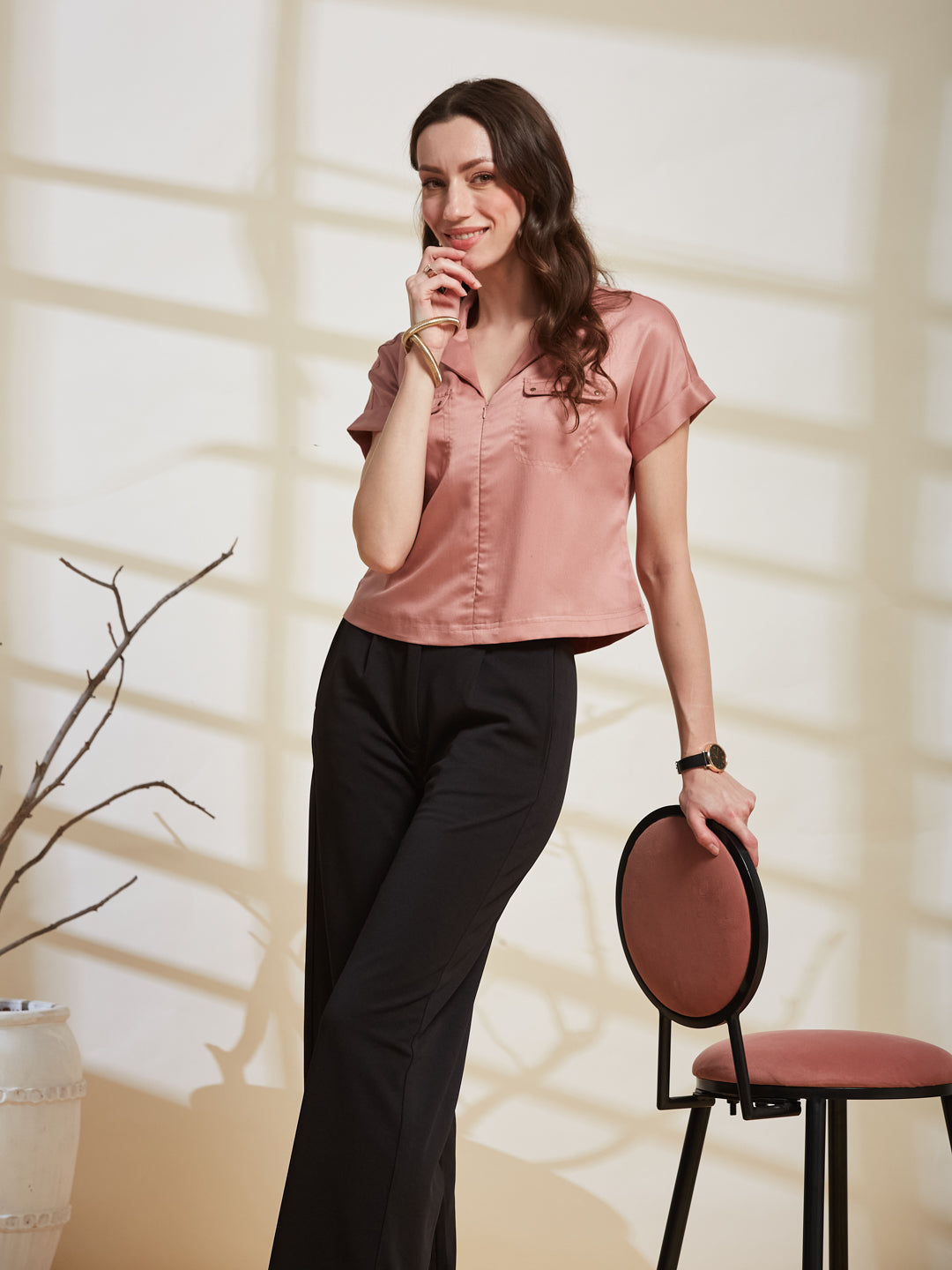 Latin Quarters Women's Pink Solid Collared Cap Sleeve Casual Shirt