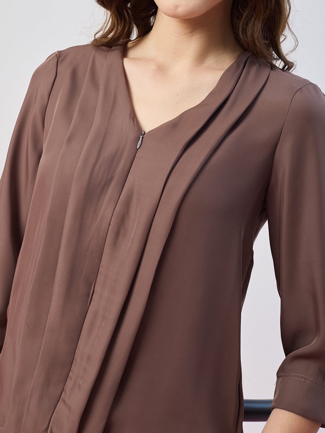 Latin Quarters Women's Brown Solid 3/4th Sleeves V-Neck Casual Top