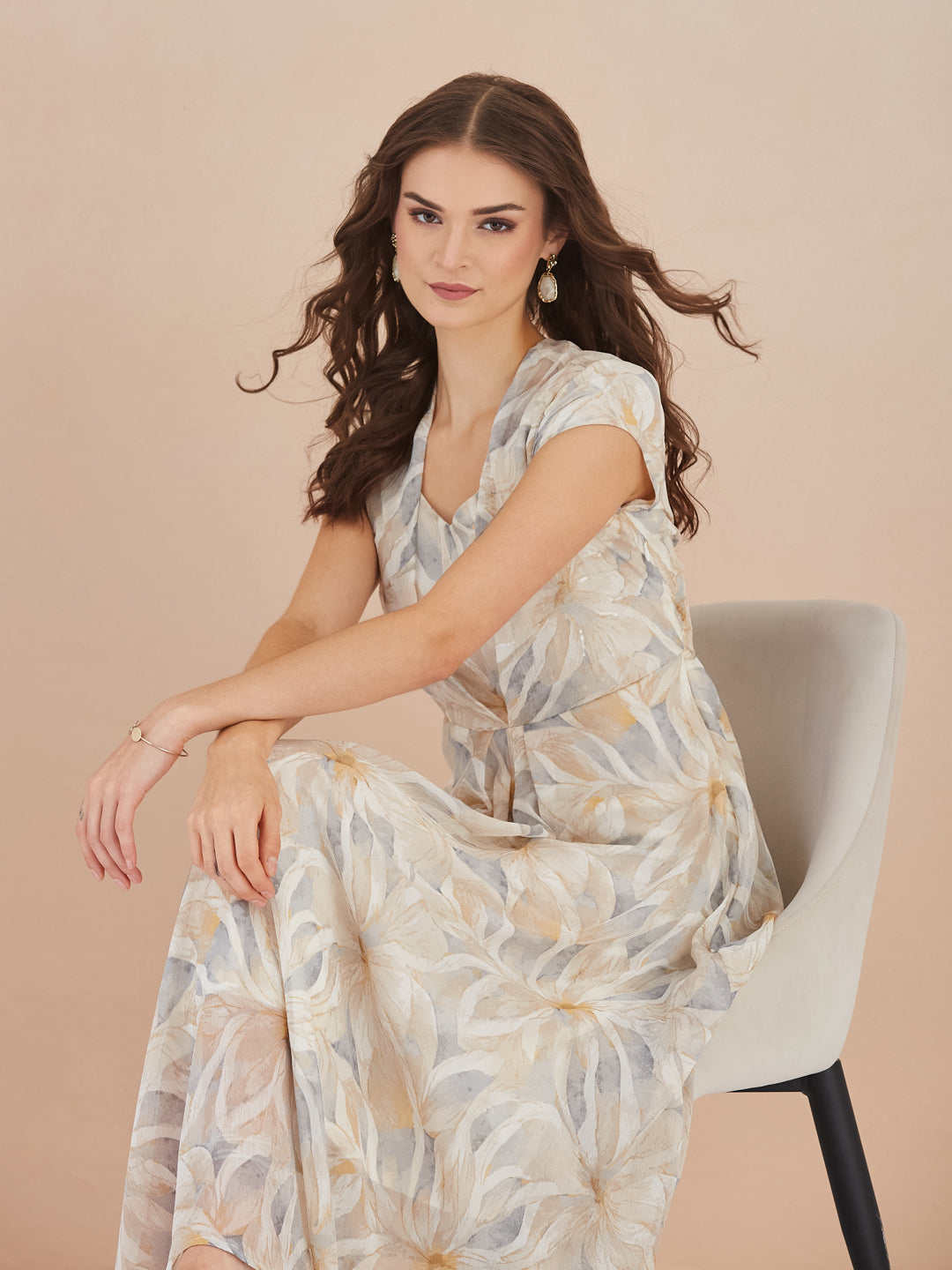 Latin Quarters Women Beige & White Floral Print Cap Sleeve Maxi Dress For Casual Wear