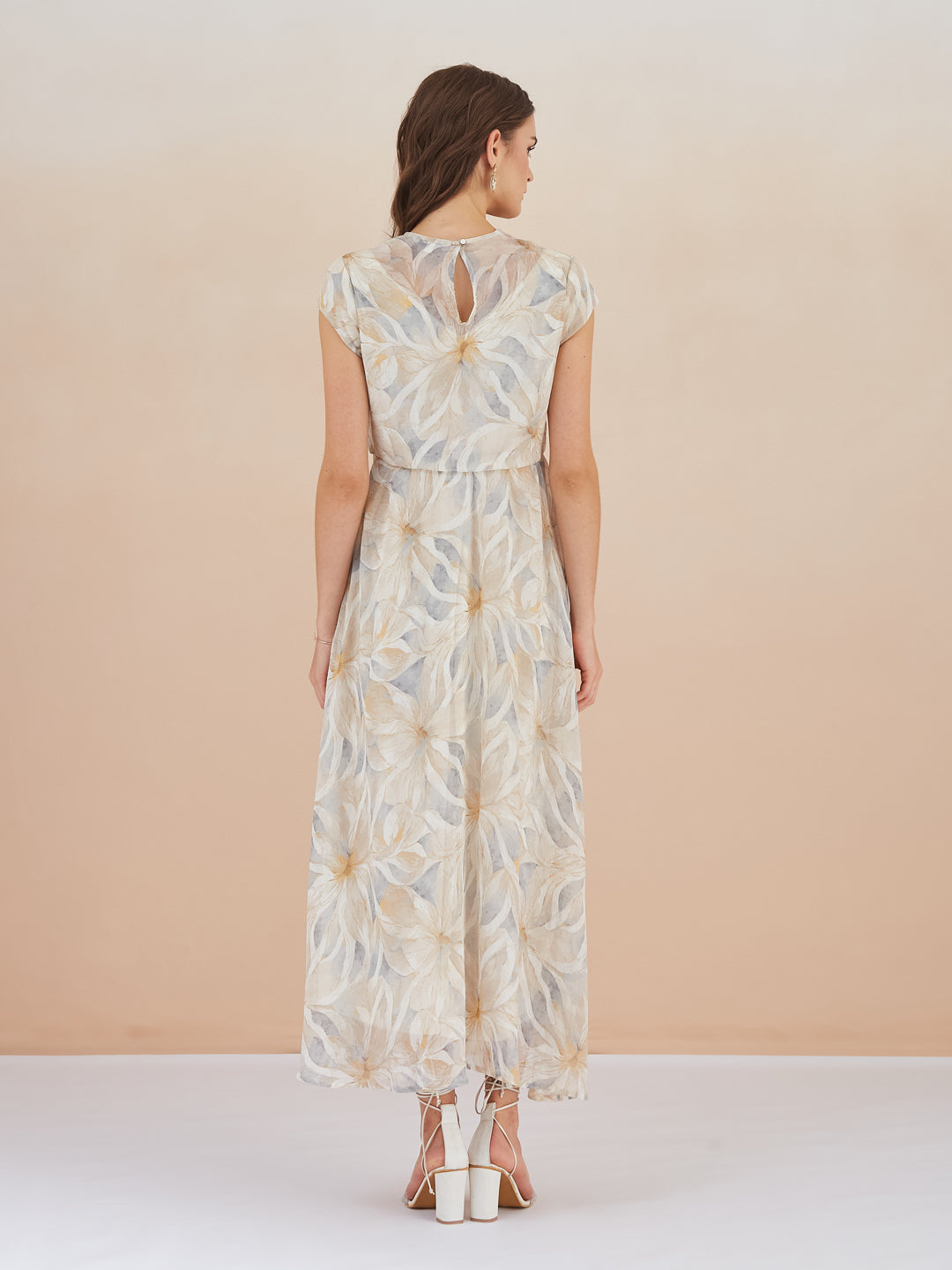 Latin Quarters Women Beige & White Floral Print Cap Sleeve Maxi Dress For Casual Wear