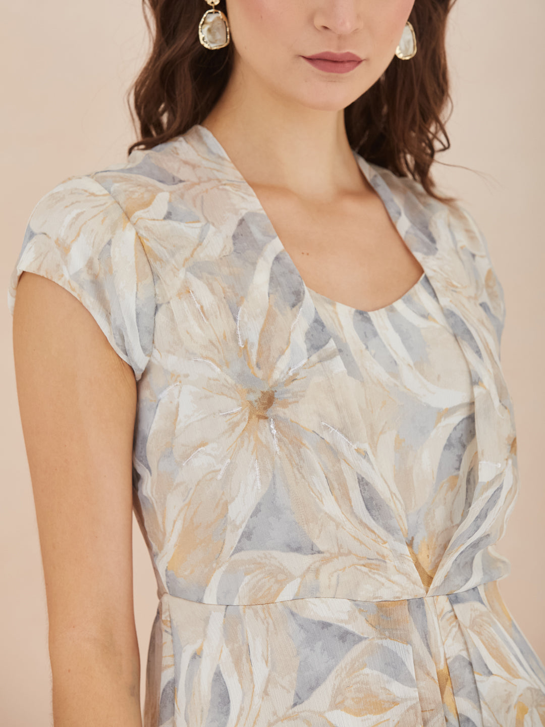 Latin Quarters Women's Grey Short Sleeve U-Neck Casual Printed Dress