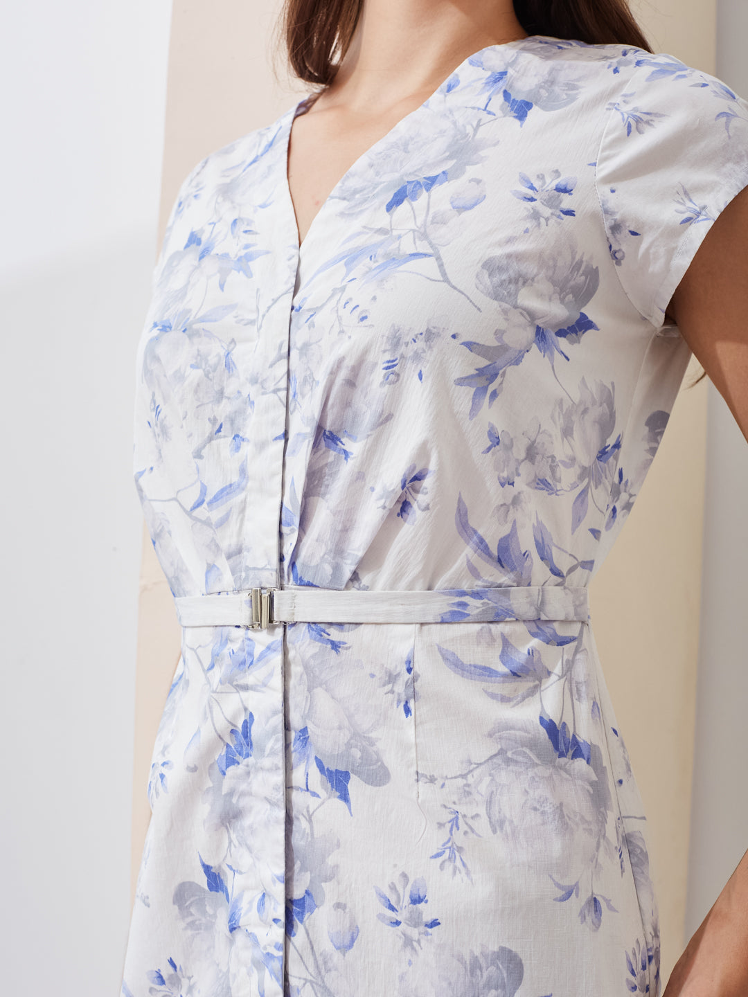 Latin Quarters Women A-Line White Cap Sleeves V-Neck Printed Casual Dress