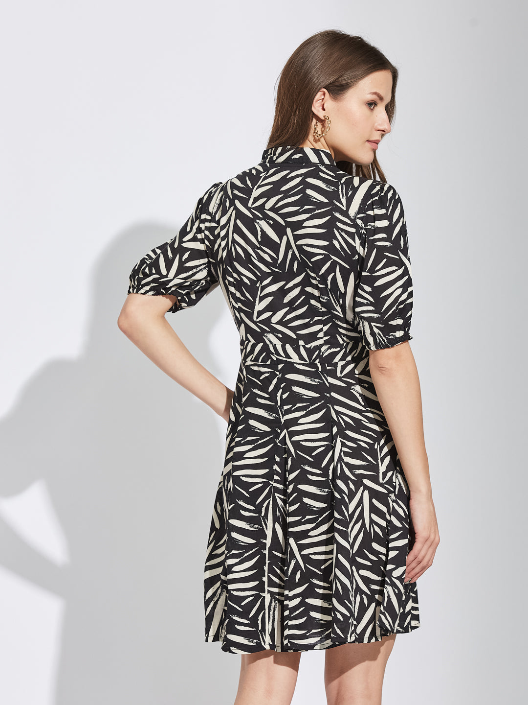 Latin Quarters Women  Black Half Sleeve V-Neck Printed Casual Dress