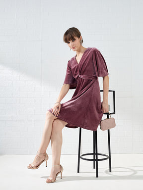 Latin Quarters Women's Pink Short Sleeves V-Neck Solid Party Above Knee Dress