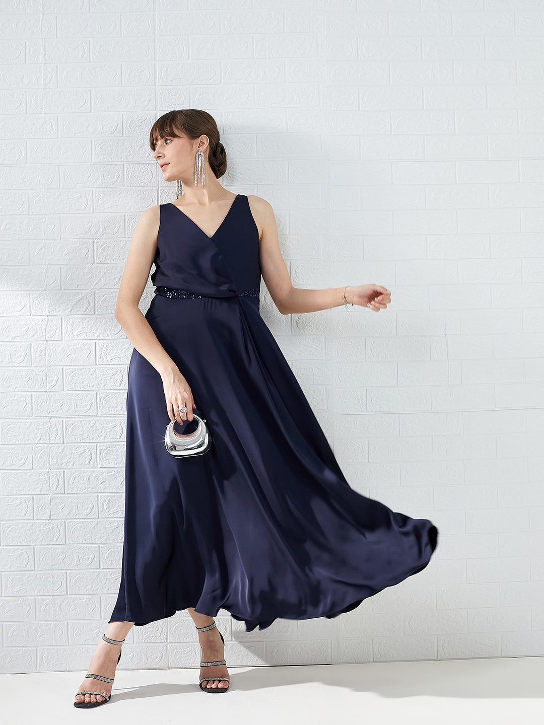 Latin Quarters Women's Blue Sleeveless V-Neck Solid Party Maxi Dress