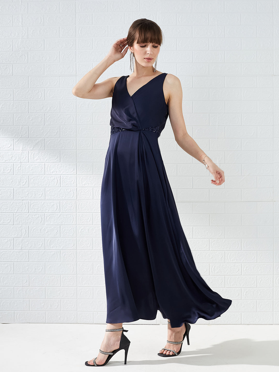 Latin Quarters Women's Blue Sleeveless V-Neck Solid Party Maxi Dress