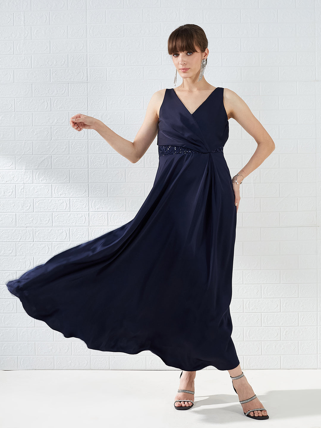 Latin Quarters Women's Blue Sleeveless V-Neck Solid Party Maxi Dress