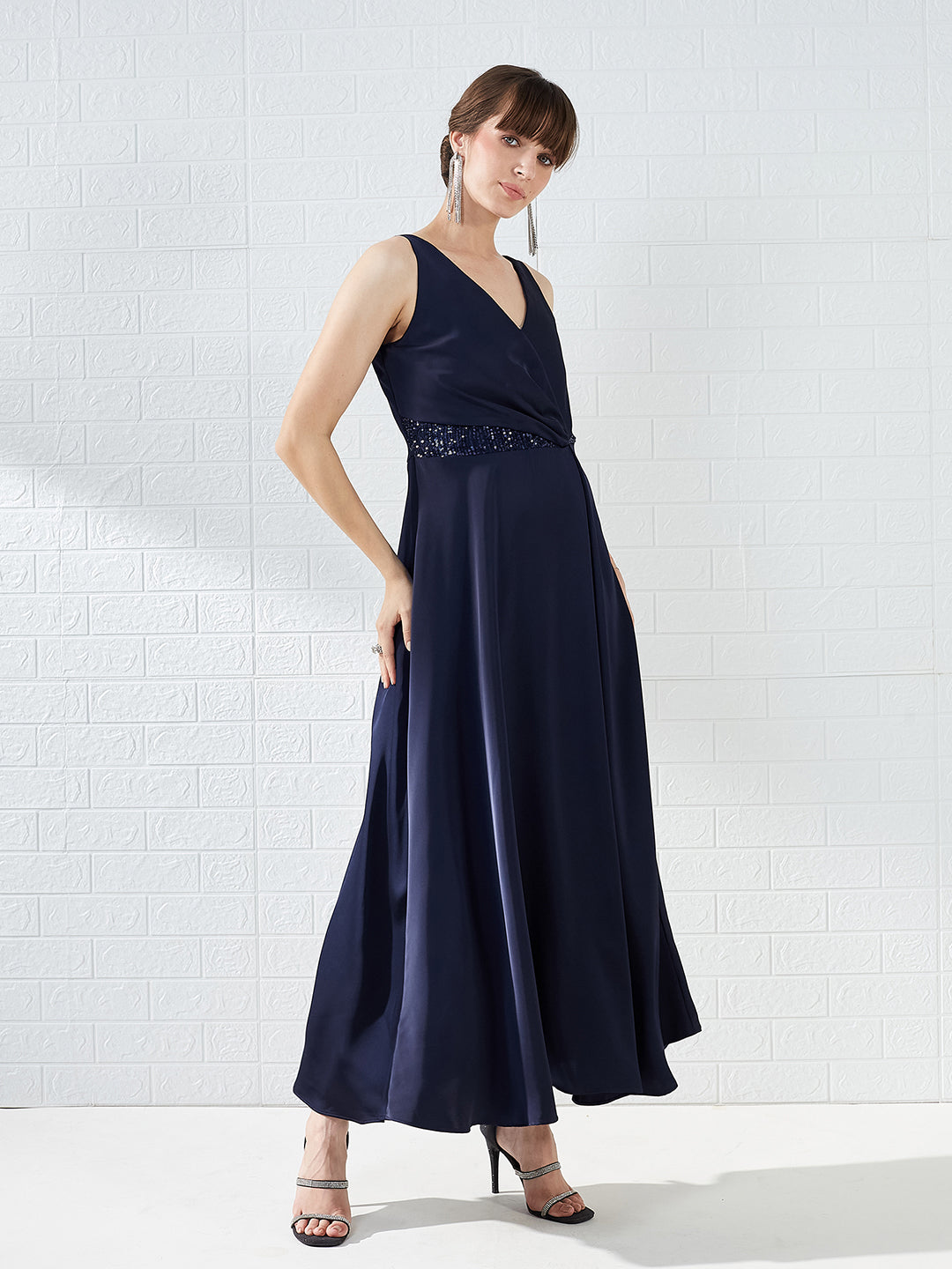 Latin Quarters Women's Blue Sleeveless V-Neck Solid Party Maxi Dress