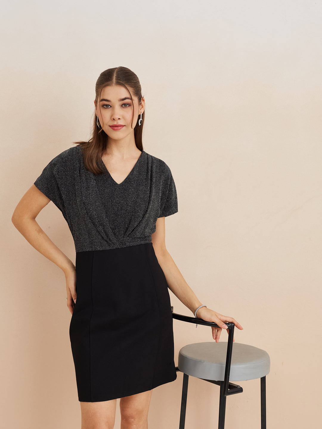 Latin Quarters Women'S Black V-Neck Cap Sleeves Solid Party Bodycon Dress