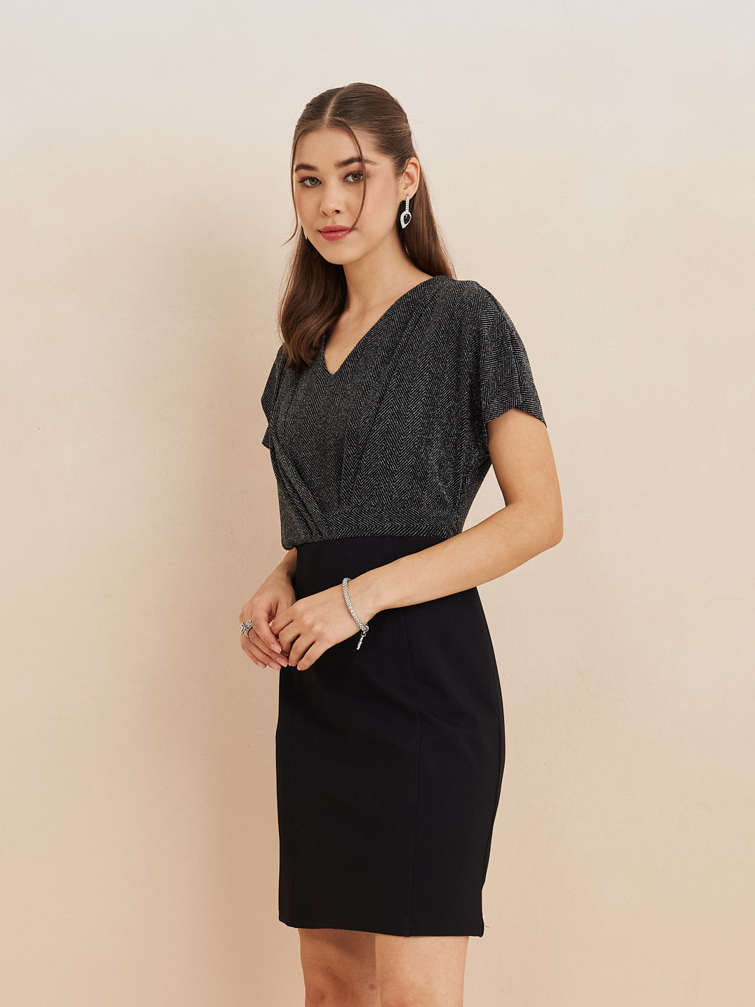 Latin Quarters Women'S Black V-Neck Cap Sleeves Solid Party Bodycon Dress