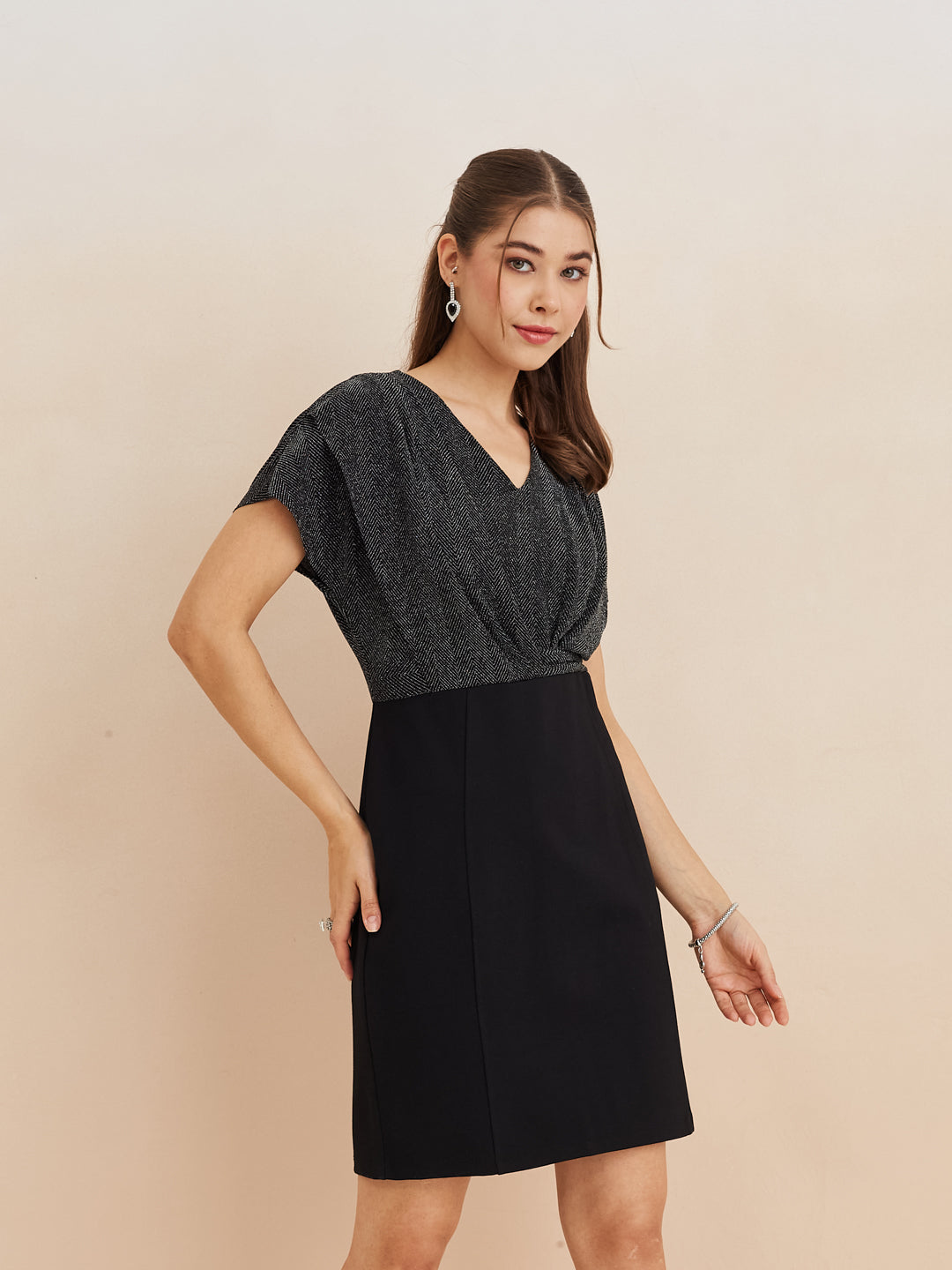 Latin Quarters Women'S Black V-Neck Cap Sleeves Solid Party Bodycon Dress