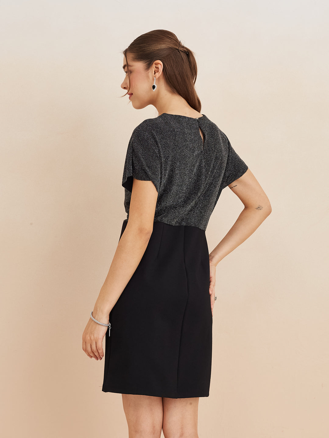 Latin Quarters Women'S Black V-Neck Cap Sleeves Solid Party Bodycon Dress