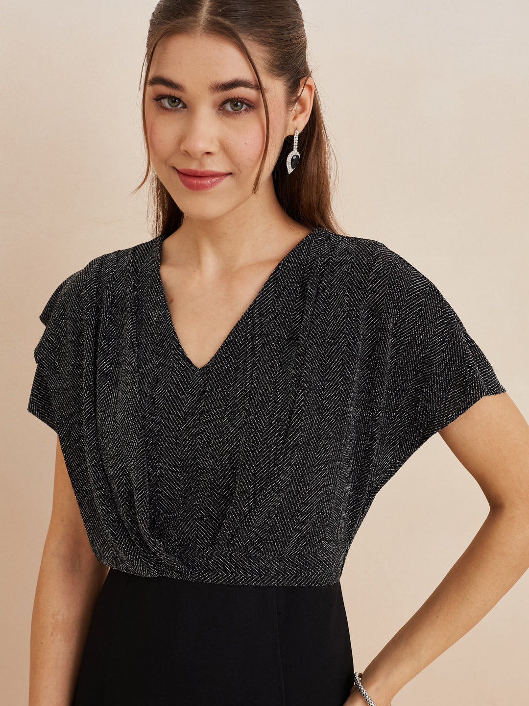 Latin Quarters Women'S Black V-Neck Cap Sleeves Solid Party Bodycon Dress