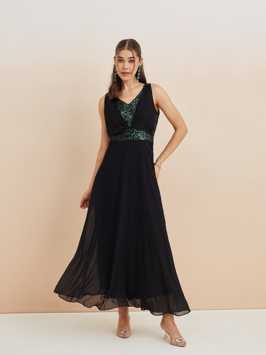 Latin Quarters Women'S Black V-Neck Sleeveless Solid Party A-Line Dress