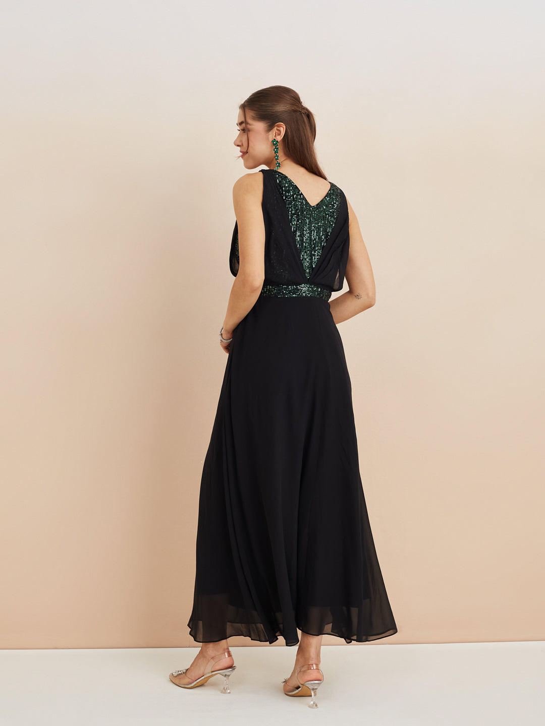 Latin Quarters Women'S Black V-Neck Sleeveless Solid Party A-Line Dress