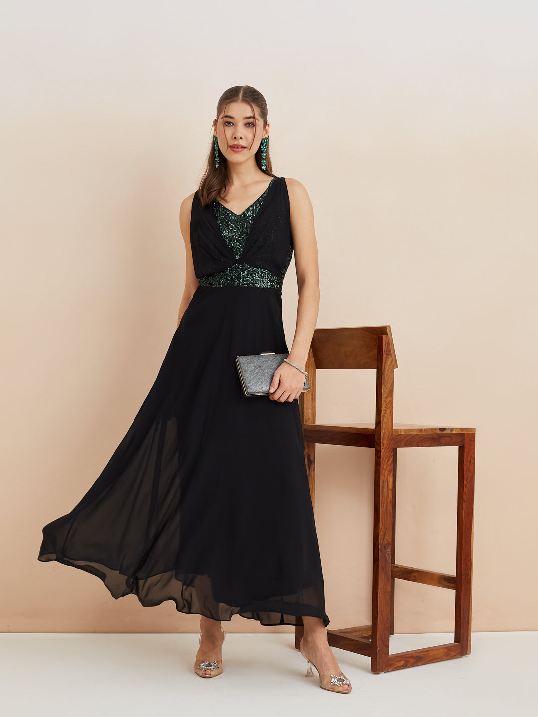 Latin Quarters Women'S Black V-Neck Sleeveless Solid Party A-Line Dress