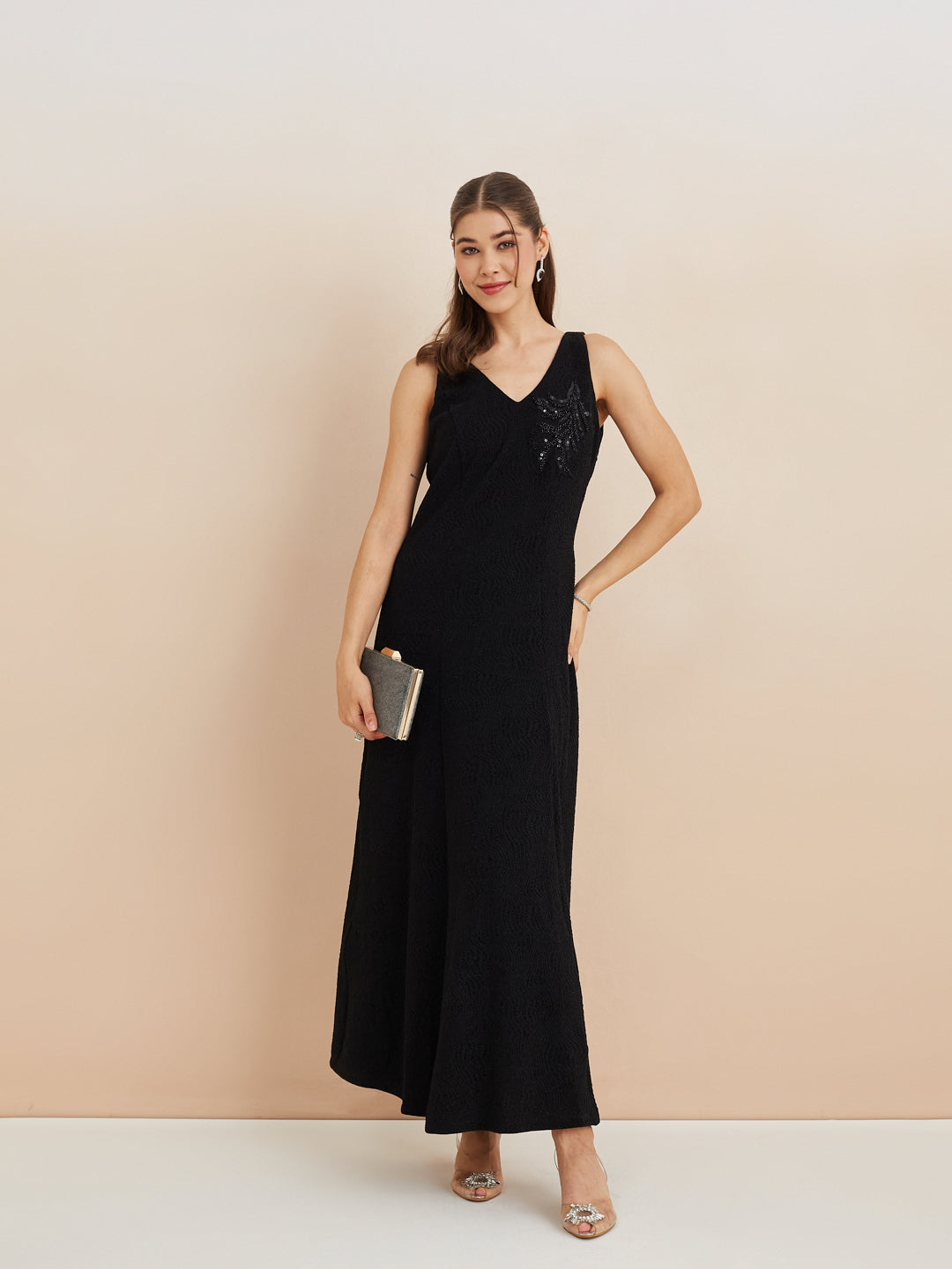 Latin Quarters Women'S Black V-Neck Sleeveless Solid Party Fit & Flare Dress