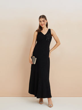 Latin Quarters Women'S Black V-Neck Sleeveless Solid Party Fit & Flare Dress