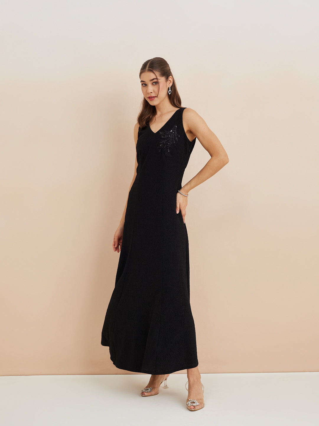 Latin Quarters Women'S Black V-Neck Sleeveless Solid Party Fit & Flare Dress