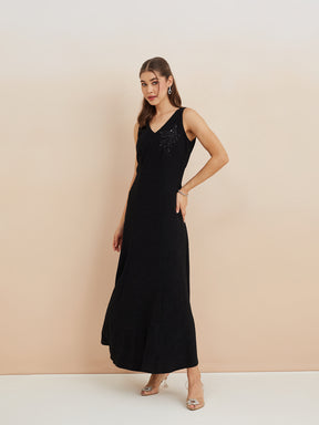Latin Quarters Women'S Black V-Neck Sleeveless Solid Party Fit & Flare Dress