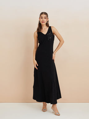 Latin Quarters Women'S Black V-Neck Sleeveless Solid Party Fit & Flare Dress