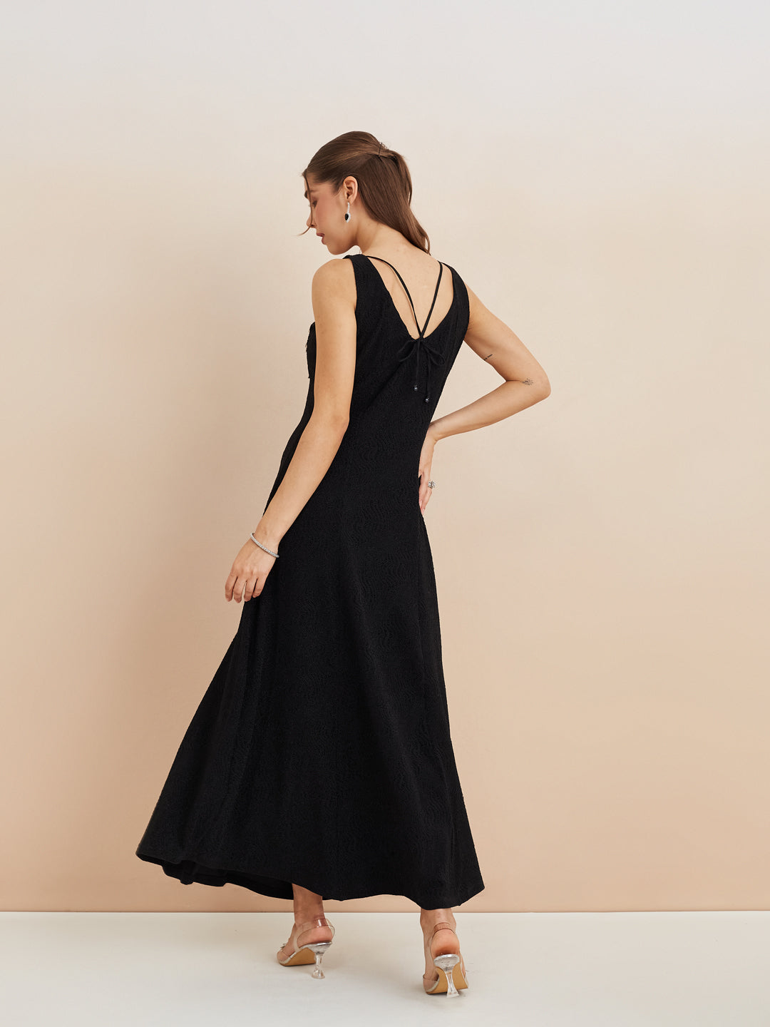 Latin Quarters Women'S Black V-Neck Sleeveless Solid Party Fit & Flare Dress