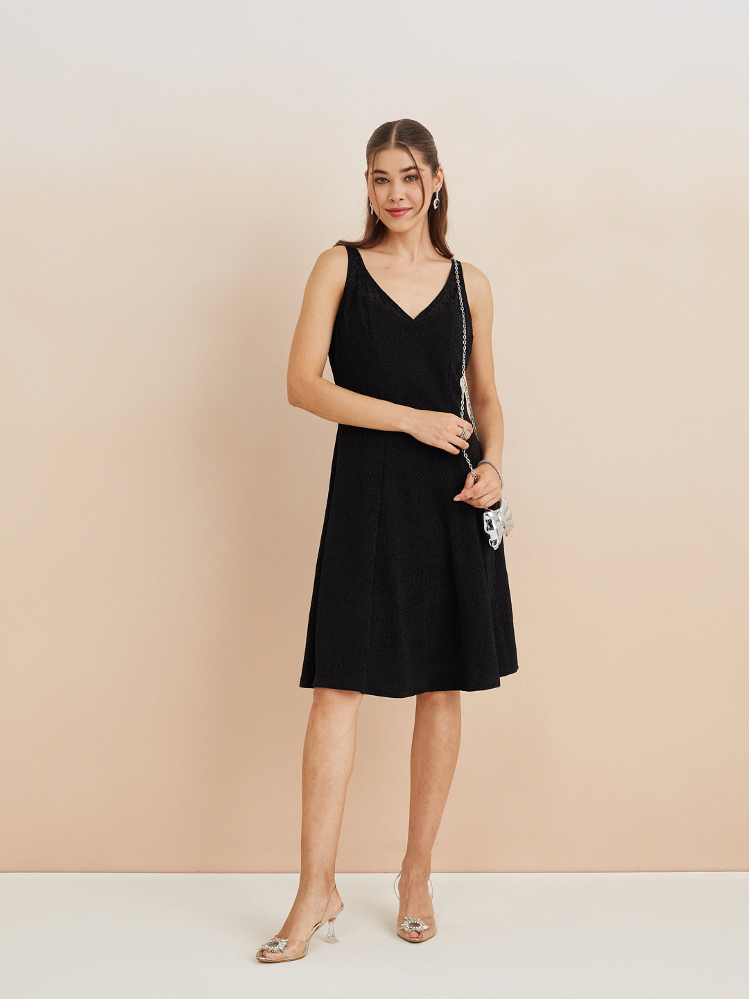 Latin Quarters Women'S Black V-Neck Sleeveless Solid Party Fit & Flare Dress