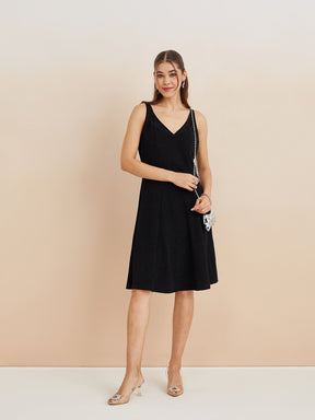 Latin Quarters Women'S Black V-Neck Sleeveless Solid Party Fit & Flare Dress