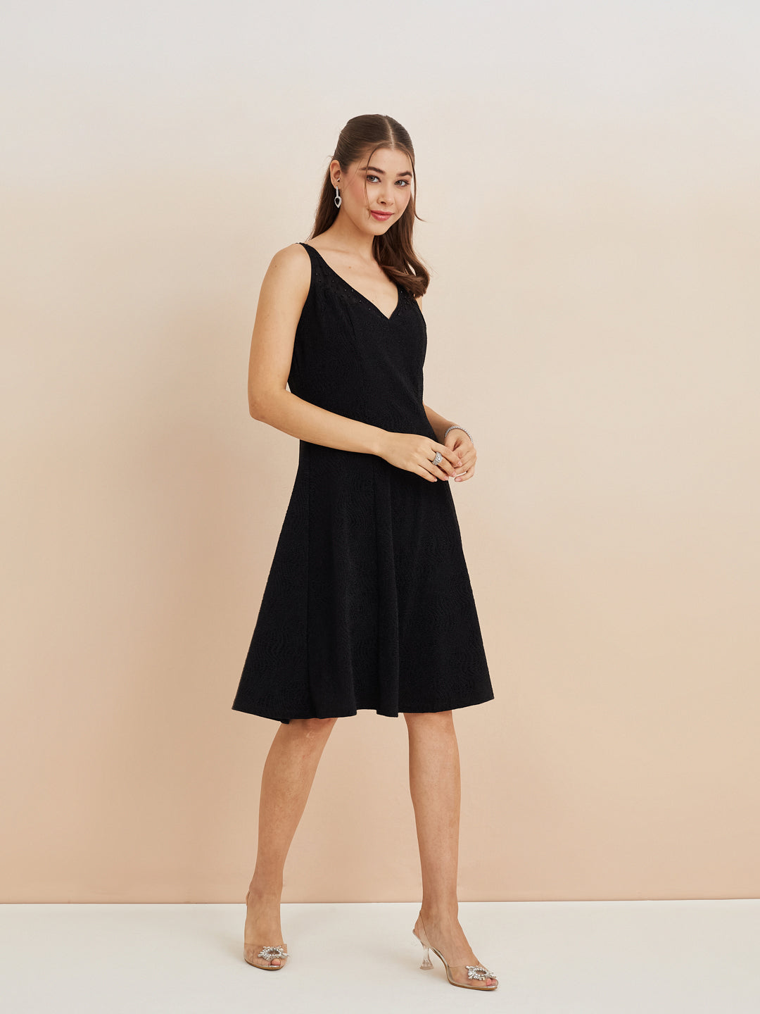 Latin Quarters Women'S Black V-Neck Sleeveless Solid Party Fit & Flare Dress