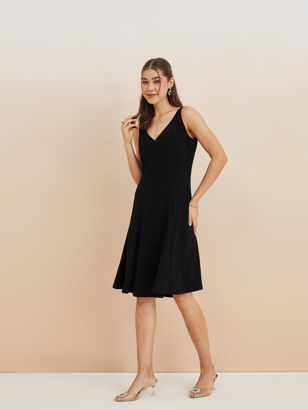 Latin Quarters Women'S Black V-Neck Sleeveless Solid Party Fit & Flare Dress