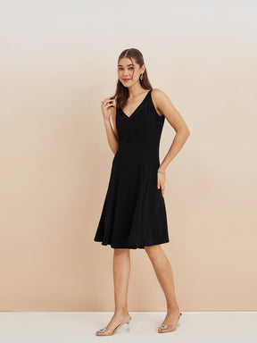 Latin Quarters Women'S Black V-Neck Sleeveless Solid Party Fit & Flare Dress