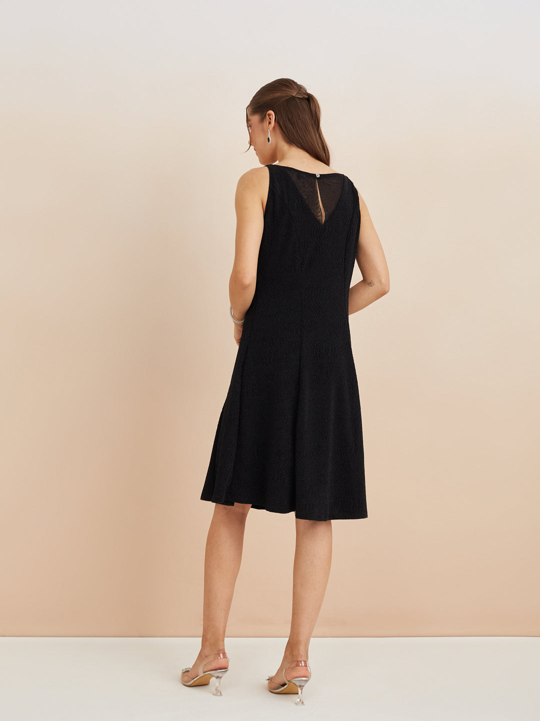 Latin Quarters Women'S Black V-Neck Sleeveless Solid Party Fit & Flare Dress